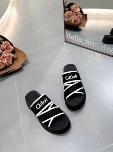 2024 Chloe 克洛伊 拖鞋 ：舒适时尚的选择 颜色选择丰富：黑色、黑白色、白色 面料：进口高密度针织刺绣 舒适度与时尚感的完美结合，适合休闲时光，既可以