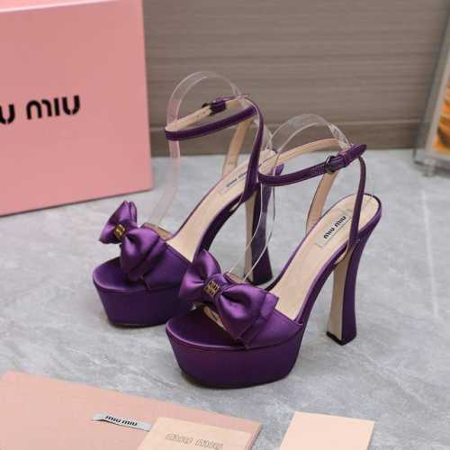 冲量价: Miu Miu Ss最新走秀时装真丝蝴蝶花高跟鞋 原版购入、细节对照原版！顶级品质！ 精确到1：1 轻奢而不累脚、上脚可随意搭配春夏的服饰、更加彰显质