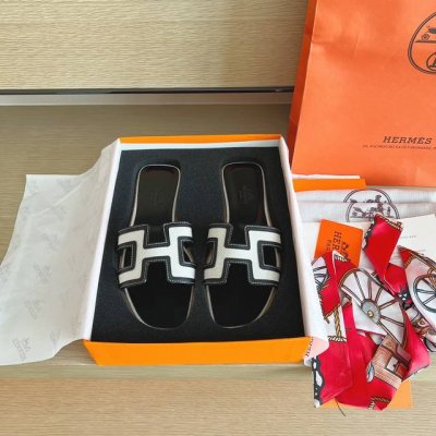橙子出厂价 Hermes 爱马仕 夏季经典平底h拖鞋 旅游度假沙滩凉拖 面料：拼接布牛皮面 码数：35-42
