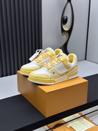 工厂直销 顶级版本 LV-路易威登-经典走秀新款空胶工艺 原版1：1开发复刻！！上脚非常舒适 奢侈用料，做工精细，中底印有欧洲制造英文字母鞋面由意大利进口小牛皮
