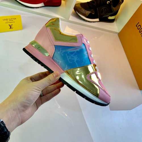 实价： NO:09588 Louis Vuitton 路易威登 全新Run Away运动跑鞋5D反光系列，此款路易威登吸取经典跑鞋的设计精髓，创造标志性RunA