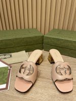 2025升级焕新包装夏季新款现货上新啦。 Gucci 高品质拖鞋 双G镂空 油边工艺精品拖鞋 专柜原版开模精心制作，匠心铸造经典跟高：5.5Cm凹凸波纹金色电镀