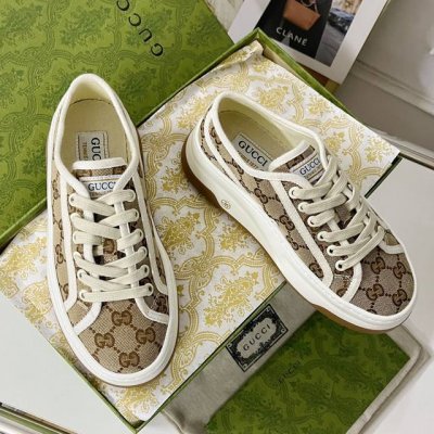 工厂价180，男加10G家 Tennis 1977系列GG低帮厚底运动帆布鞋！购入原版1：1复刻，私磨原版大底，纯手工细节精致，上脚无可挑剔，扁平的鞋头很有复古