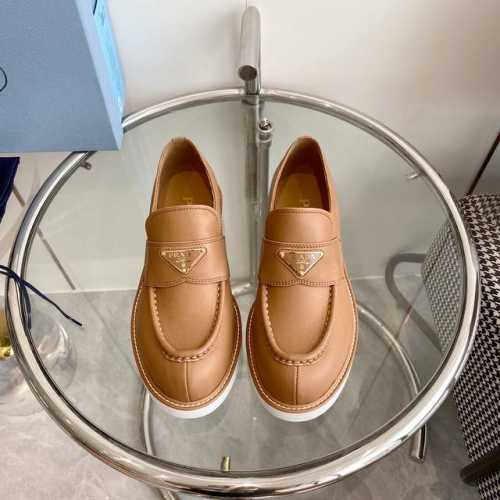 顶级代购级别 Prada 普拉达 新品三角标双层巧克力厚底乐福鞋 材质与工艺： 原版定制加衬荔枝纹牛皮 垫脚内里牛皮 Zp开模5.5厘米凹凸纹橡胶厚底 Size