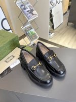 GUCCI古驰 原版购入开发 厚底乐福鞋上脚超级舒服的一双单鞋暴走不累，只想告诉你专柜有钱都买不到，断货 材质:顶级进口牛皮开边珠 和韩国真丝线， 五金1:1复