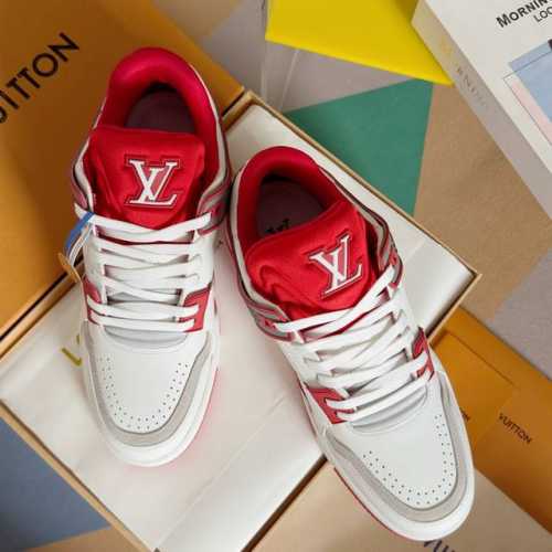顶级版本：情侣款 Lv Tarine路易威登l家 驴牌 情侣款 休闲 运动鞋 滑板鞋 原版购入开发 做货 本款lv Trainer 运动鞋选用牛皮革塑造繁复鞋面