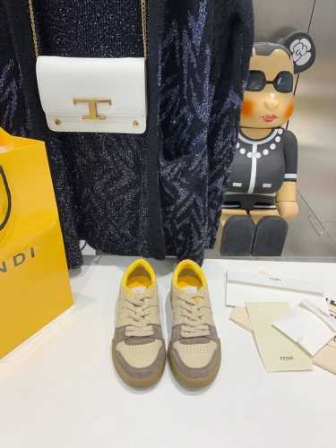 Fendi 休闲情侣款全网颜色最齐 版本最高 出片率100% 原版开模大底码数：女35-40 男39-44