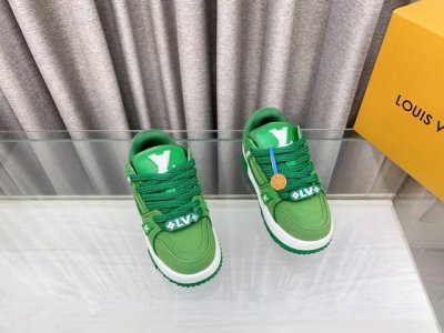 Lv 情侣款 新款trainer Diy饰扣运动鞋板鞋 可爱胖trainer，来闭着眼睛买的款式，打破颜色的单一变化，更年轻了胖trainer也可以叫发福鞋，憨