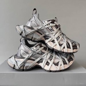 纯原版本balenciaga Phantom Sneaker 巴黎世家全新做旧十代白咖做旧绑带潮流跑鞋 在延续 Track Trainer 户外轮廓和复杂鞋面结