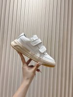 Acne Studios专柜最新厚底休闲魔术贴笑脸小白鞋，如果你穿腻了celine厚底 那一点要试试acne的这款厚底！！太好穿 太轻便了！厚底6.5妥妥拉腿型