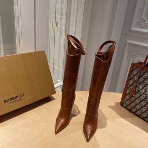 高端版本出厂价 Burberry 博柏利 Burberry 博柏利英国奢侈品牌， 最新独家推出骑士长靴 Burberry博柏利英国奢侈品牌，油蜡双变色，原版1: