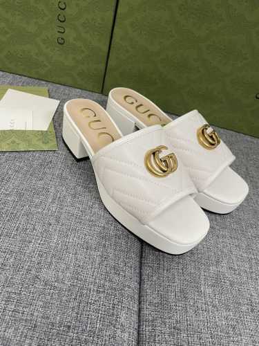Gucci Love Parade 沿着标志性的好莱坞大道呈现，既是回归，也是开始。一个理想的重新开始的地方，地理环境不仅参考了创意总监的第一个广告系列，而且也
