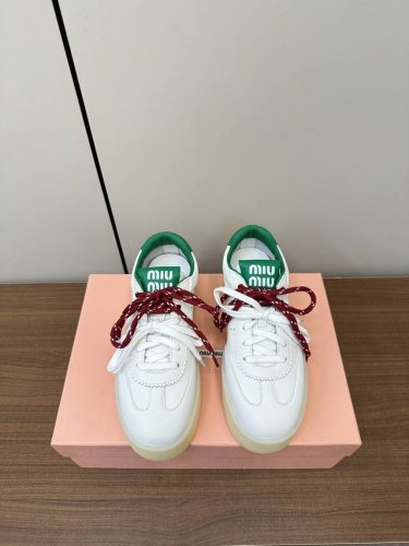 缪缪miumiu 早秋新款 顶级版本原版底 专柜主打最新款 休闲小白鞋硬货上新 代购级别！高级感十足！国内外博主刷爆的一款，复古又时髦 上脚美炸了！官网主推款★