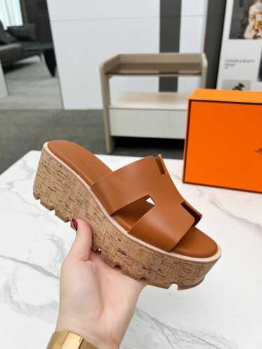 Hermès ，版型做工材料升级。Hermes市场最高版本纯手工鞋 顶级产品爱马仕松糕鞋 早春新款原版一样， 师傅级纯手工打造 ！高端定制，独家产品，行业最高版