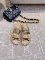 出厂价P Chane*新款升级版魔术贴拖鞋 顶级品质！简约百搭单品 国内外明星网红的超爱！ 鞋面羊皮 Zp开模五金扣 内里垫脚羊皮 意大利真皮大底 码数35-3