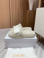 24Ss新款dio*毛毛鞋橡胶厚底魔术贴毛拖鞋 这款 Dio R Evolution 毛拖是二零二四秋冬季成衣系列的新款单品，来自 Dio*Eviera 限定系