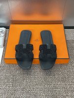 工厂价：平底p 高跟p爱马仕 Hermes 春夏经典款 Oasis 粗跟拼色工字拖水晶女鞋 H家圆头露趾凉拖鞋材质：进口羊猄皮+水染羊皮水里+意大利真皮大底+进