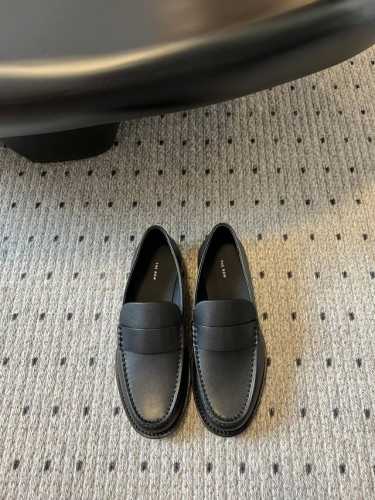 顶级品质 The Row Ss24 New Arriva～ The Row 新款极简复古乐福鞋 这款经典乐福鞋一眼就看上～绝绝子单品 简约大气又百搭！一年四季都