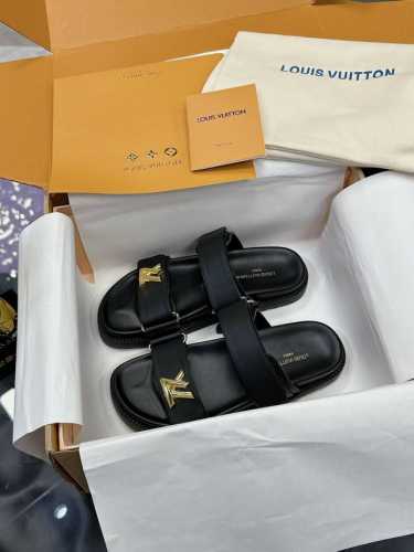 工厂价 驴家系列凉鞋lv凉鞋半拖 最新款-- Louis Vuitton 路易威登 最新时尚休闲半拖鞋～代购级当季最新潮品 众多博主纷纷种草，入购原版开模定制，