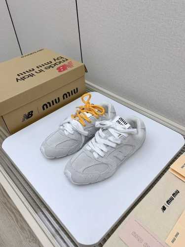 出厂磨砂皮 皮面 高版本 Miumiu X New Balance 联名款nb运动鞋 Miu Miu 缪缪大秀上爆出的这双与new Balance 新百伦联名款