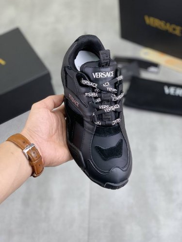 工厂价 实价 高品质 明星同款露思同款versace 全新推出的一款 Sneakers : Galaxia来自范思哲ss25的超轻德训 脚感无敌好男女都可，百搭