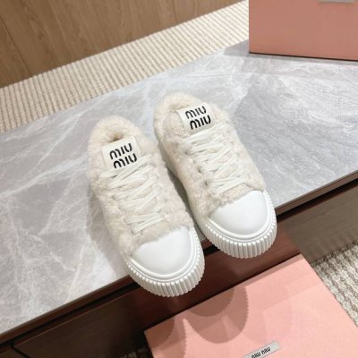 代购级 Miumiu 缪缪 2024Ss新款 羊羔毛厚底饼干鞋休闲运动鞋 Miumiu最新爆款 前卫大胆的设计，Miu Miu风格融于此款厚底帆布运动鞋的简约线