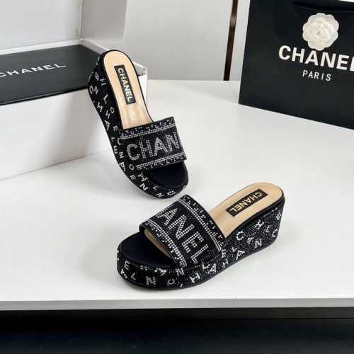 工厂出 实物拍摄太美啦Chanel 5新款呢子水钻厚底拖鞋坡跟防水台凉拖鞋、凉鞋真的太美啦吧！香奈儿属于夏天的颜色仙女必备爆款太喜欢这双鞋了Chanel25松糕