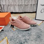 升级版厂价：女 男+10新配色出货 HERMES 低帮休闲鞋高版本 重磅出货面料：进口荔枝纹牛皮拼接羊京大底：超轻IP材质 踩棉花脚感 跟高：3.5cmSize