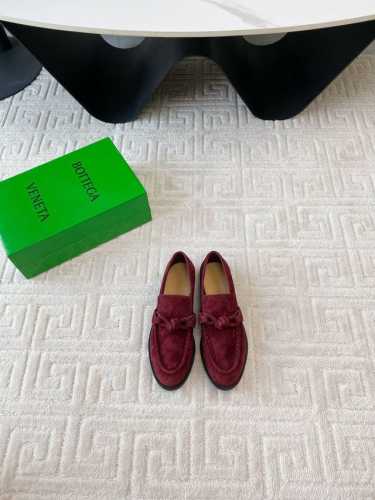 出厂 Bottega Venet*女士astaire乐福鞋 原版一比一做法 一致五金 当今流行的又一趋势 天花板啦3色百搭 精致平底 包裹面料 同色跟皮 用心设