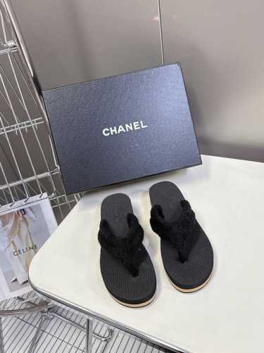 270 Chanel香奈儿走秀款拖鞋 完全原版一比一复刻打造 版型超级正 最新时尚的设计 火遍全网的单鞋，上脚又酷又时髦 五金全部开模复刻 独特设计最为抢眼吸晴