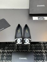 Chanel Vintage中古康鹏系列单鞋 简约而不简单的款，上脚特别显脚细。 鞋面牛皮，内里垫脚羊皮，真皮大底。 Size:35-39 其它码数定做