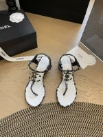 Chanel 24春夏钻扣粗跟凉鞋 上脚真的很美~通勤百搭款！ 5Cm增高 显高又不累脚 鞋面：牛皮 内里：羊皮 大底：真皮大底 码数:35-40 40不退换