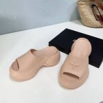 高品质出厂 ！小众潮牌smfk24春夏松糕厚底橡胶拖鞋！矮个子宝宝的福音直接拉长身材比例 鞋身柔软舒适，鞋底耐磨防滑-而且每个颜色都非常百搭～ 鞋面原版eva一