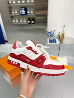 顶级版本：情侣款 LV TARINE路易威登L家 驴牌 情侣款 休闲 运动鞋 滑板鞋 原版购入开发 做货 本款LV Trainer 运动鞋选用牛皮革塑造繁复鞋面