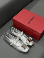 出厂：Ferragamo 菲拉格慕 2024早春新款 蝴蝶结芭蕾舞鞋 玛丽珍鞋 平底单鞋优雅永不过时，减龄又有点俏皮的方头，相信每个女孩都会为之心动正品全身定制