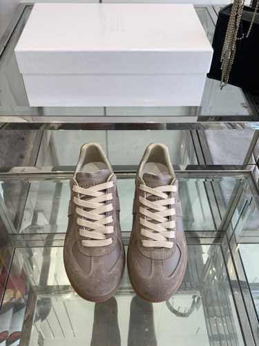 Maison Margiela mm6 新色马吉拉情侣款经典德训鞋 马吉拉最最舒服的德训鞋子了！复古感满满！随便穿搭就可以很高级！鞋子很轻便！穿起来上脚超级舒服
