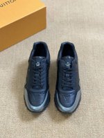 Loui* Vuitto* x Nike 潮酷男士休闲运动鞋，配色无敌，设计思路基本上是延续 THE TEN 的风格，Swoosh 车线、鞋舌标签视觉效果相当熟