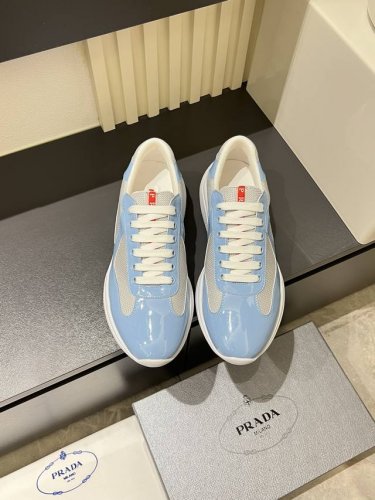 prad* 情侣款新款休闲运动鞋，高端品质 Tw定制双层透气网布拼接头层牛皮材质， 鞋垫是小牛皮 冲孔设计 透气舒适 原厂真空pu吸塑大底 轻质柔软 脚感超级好