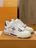 顶级版本 情侣款上线LV Trainer 运动鞋于路易威登 款号1A98UX,年-年秋冬秀场焕现全新魅力。小牛皮融入缤纷细节，魔术贴鞋带和侧面的 Monogra
