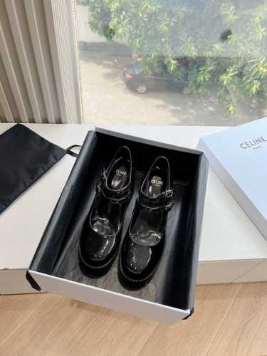 代购级别g039 Celine 24Ss 超级减龄的少女款，一双过分美丽的玛丽珍鞋 穿脱很方便，柔软的漆皮面料加分时髦度，我要通过这款鞋消除漆皮在大家心里偏硬磨