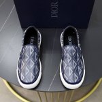 出厂价： 品牌：Dior 迪奥 标准码：男码38-44 45定制 等级：官网同款 材料：顶级原版牛皮拼接而成 原版耐磨轻便大底款式类别：男士潮流时尚休闲鞋 尊贵