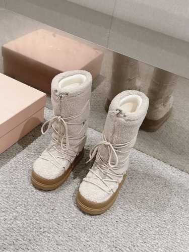 顶级品质 Miumiu 24Ss New Arrival～ Miu家2024秋冬新款雪地靴棉鞋 缪缪最好看的棉鞋，没有之一 鞋底有一定的厚度，增高效果很错 系带