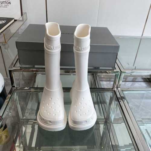 Balenciaga 雨靴 22FW 走秀最新发布仿佛真的走进了城堡开始期待着秋冬很好看，舒服又轻便 真的推荐码数:35-40