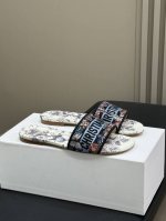 顶级品质 Dior Ss25New Arrival～ Cd 25春夏拖鞋新品 今年的新配色真美 鞋面刺绣，垫脚内里小羊皮，鞋底牛皮 Size 35-41