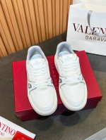 Valentino 顶级P: 情侣款，码数:35 44 45定做 华伦天奴 情侣款运动鞋系列Valentino 2025最新款情侣运动鞋 明星同款 火爆发售.