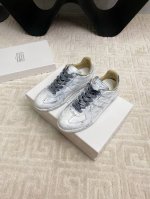 出厂涂鸦 男码+10 Maison Margiela，Mm6马吉拉经典德训鞋 马吉拉最最舒服的德训鞋子了！复古感满满！随便穿搭就可以很高级！鞋子很轻便！穿起来上
