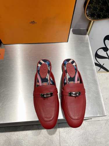顶级版本 Hermes 爱马仕经典女士半拖 今年h最新限量色 凯莉mini Kelly扣 半拖 、纯进口特定小牛皮，手工制作. 高端订制 正品开模定制 手工缝制