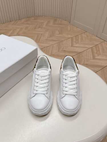 出 Jimmy Choo 周仰杰 25Ss春夏新款 Diamond 运动鞋 休闲鞋 采用品牌元素防钻石多面切割塑形立体感十足 鞋底采用品牌闪粉覆膜工艺闪闪发光