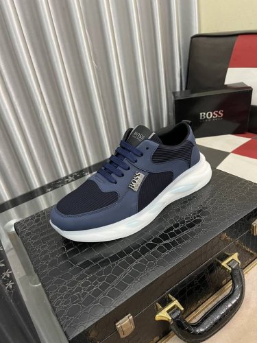 出厂价： Boos 男鞋休闲鞋原单品质鞋面采用进口小牛皮，超透气舒适内里做工精细，高端大气 有时尚典范造型 发泡透明耐磨大底，穿着舒适，值得拥有 码数：38–4