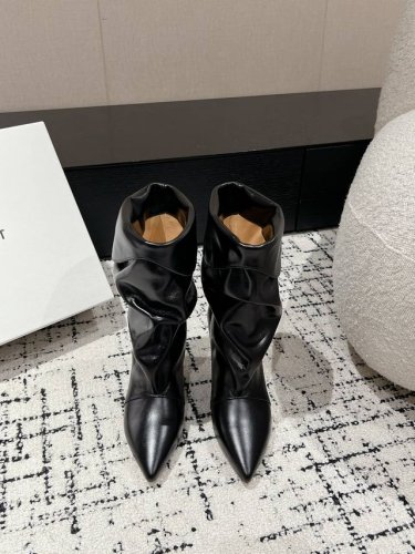 Isabel Marant 24 伊莎贝尔秋冬走秀款堆堆靴 一年四季都可以穿的靴子来了，一双封神的复古靴 简约复古设计，关键是舒适百分逛街日常都可，绝不会成为鞋